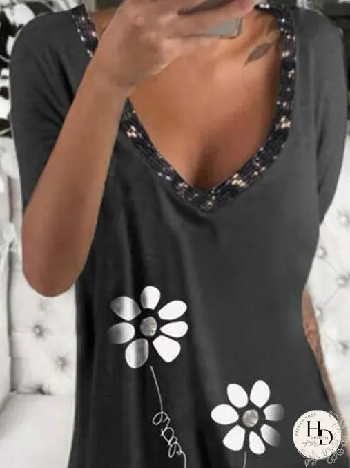 Casual V-neck Design Printed T-shirt