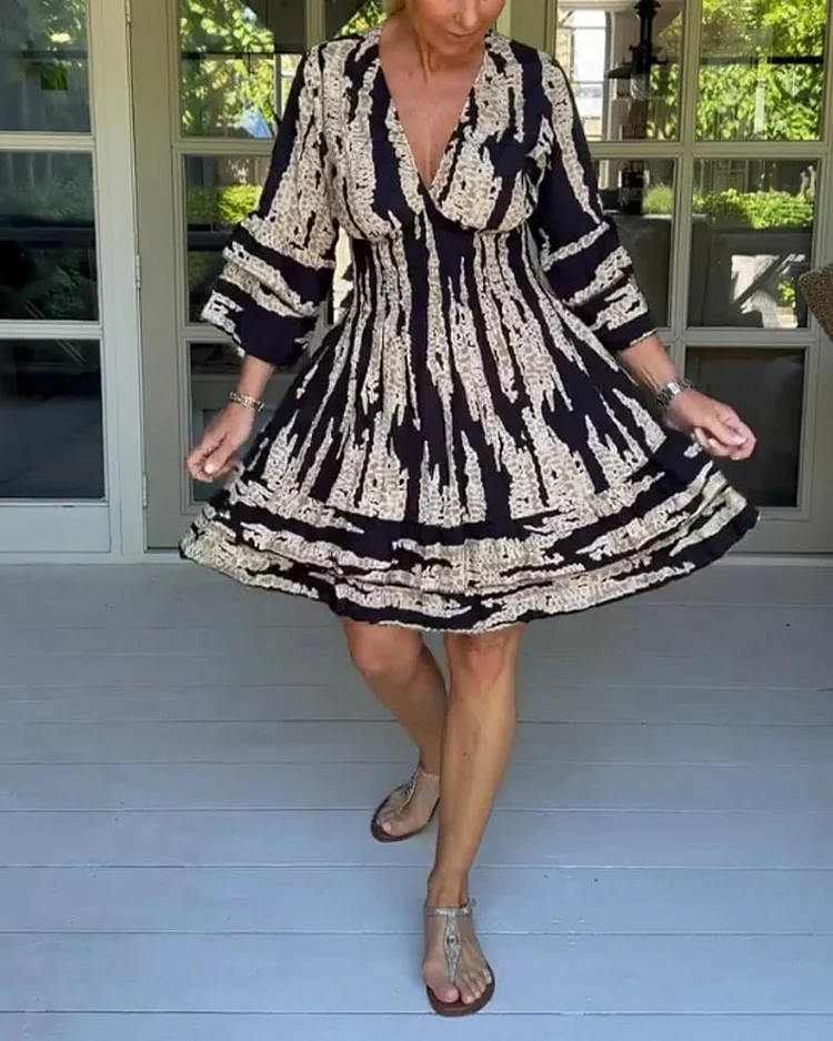 🎁V-neck dress with three-quarter sleeves
