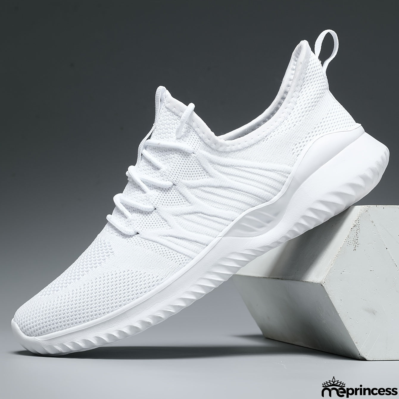 Feminine and fresh summer piece