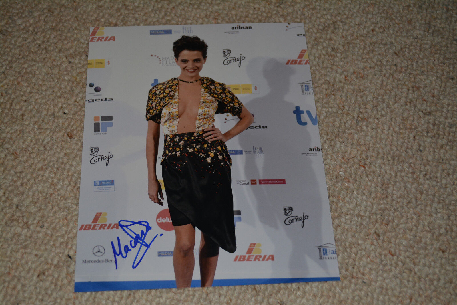 MACARENA GOMEZ signed autograph 8x10 (20x25 cm) In Person SEXYKILLER spain