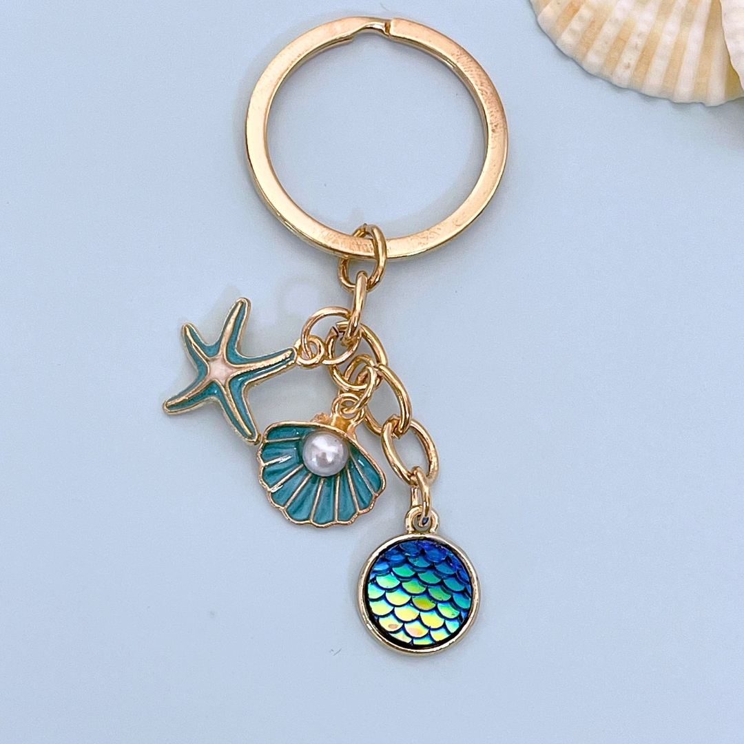 Maneifurui™ Ocean-themed keychain 