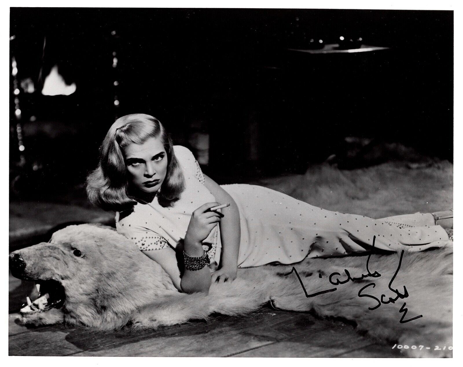 LIZABETH SCOTT AUTOGRAPHED Hand SIGNED 8x10 Photo Poster painting w/COA BEAR RUG BEAUTIFUL!