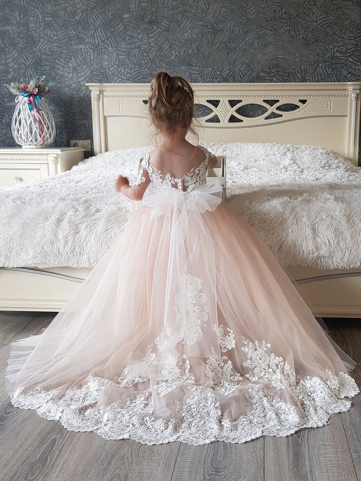Luluslly Cute Boho Half-Sleeves Flower Girl Dresses Tulle Lace with Appliques Bow
