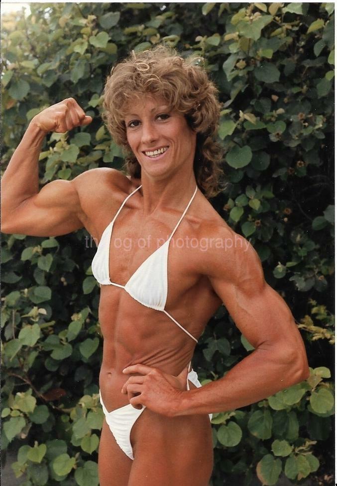 Female Bodybuilder FOUND Photo Poster painting Color MUSCLE WOMAN Original EN 112 6 O