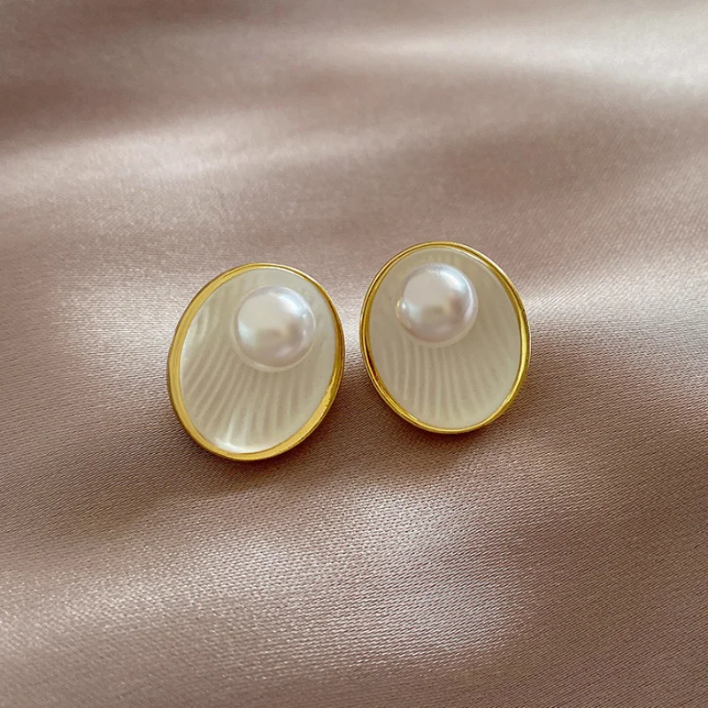 French Circle Pearl Earrings