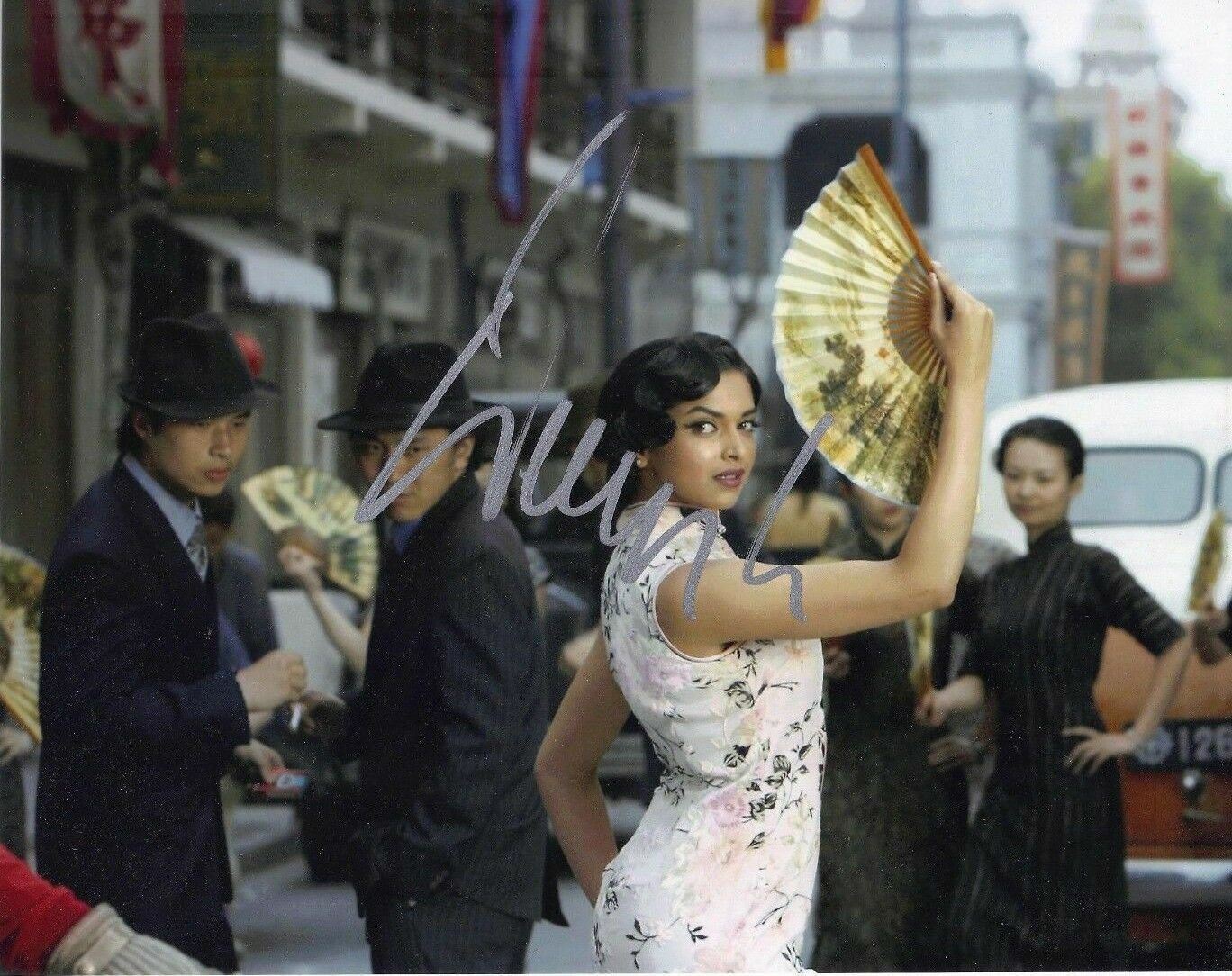 Deepika Padukone SIGNED 10X8 Photo Poster painting Chandni Chowk to China AFTAL COA (5410)