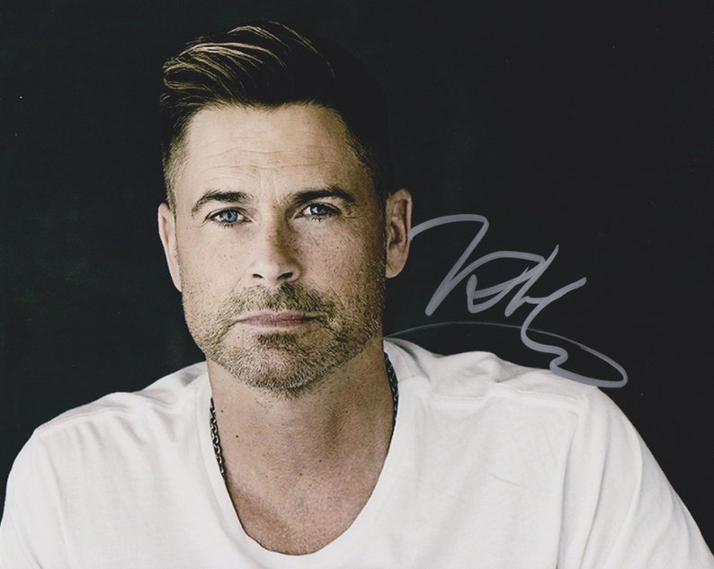 Rob Lowe Signed Autographed Glossy 8x10 Photo Poster painting - COA Matching Holograms