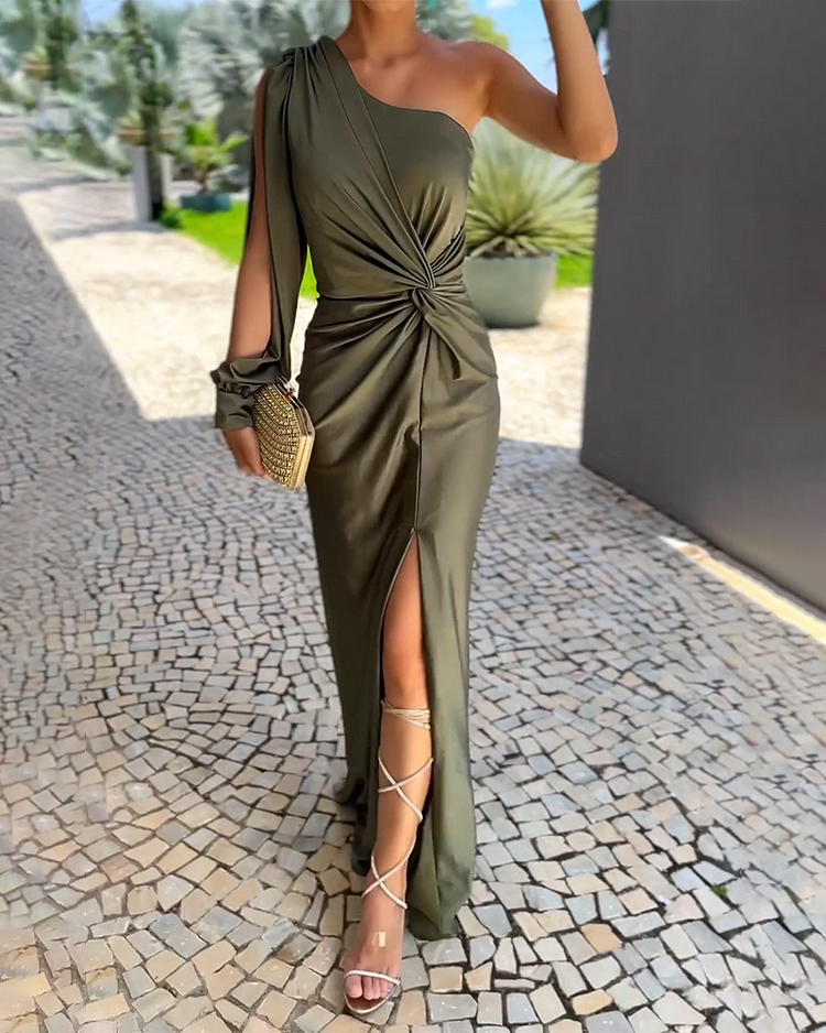 One-shoulder Long-sleeved Pleated Dress