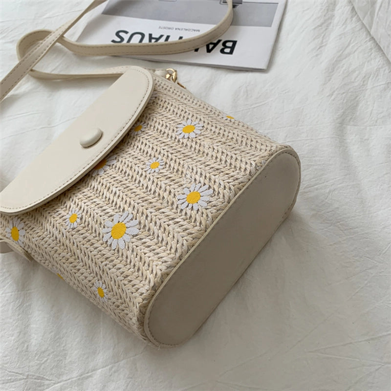 Women’s Small Straw Flower Streetwear Weave Bucket Magnetic Buckle Shoulder Bag