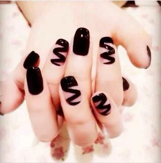 24pcs/Set Middle Long Black Gradient False Nails Pre-design Round Head Nail Art Decoration Fake Beauty Nail Tools with Glue-Nail Inspo