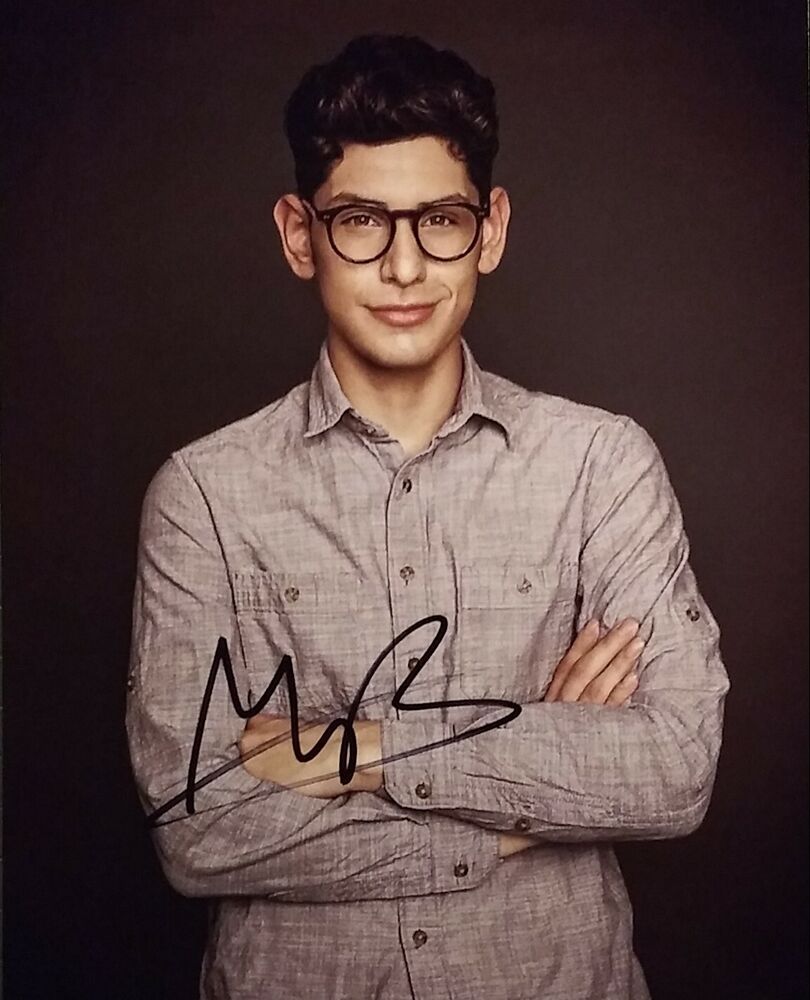 Matt Bennett - Victorious - signed 8x10