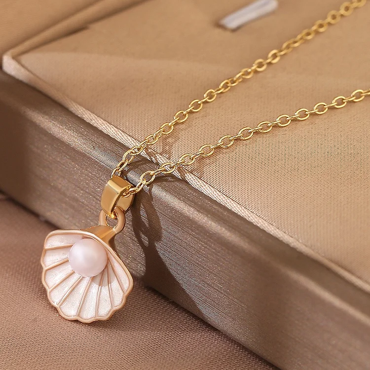 Seashell Pearl Gold Necklace