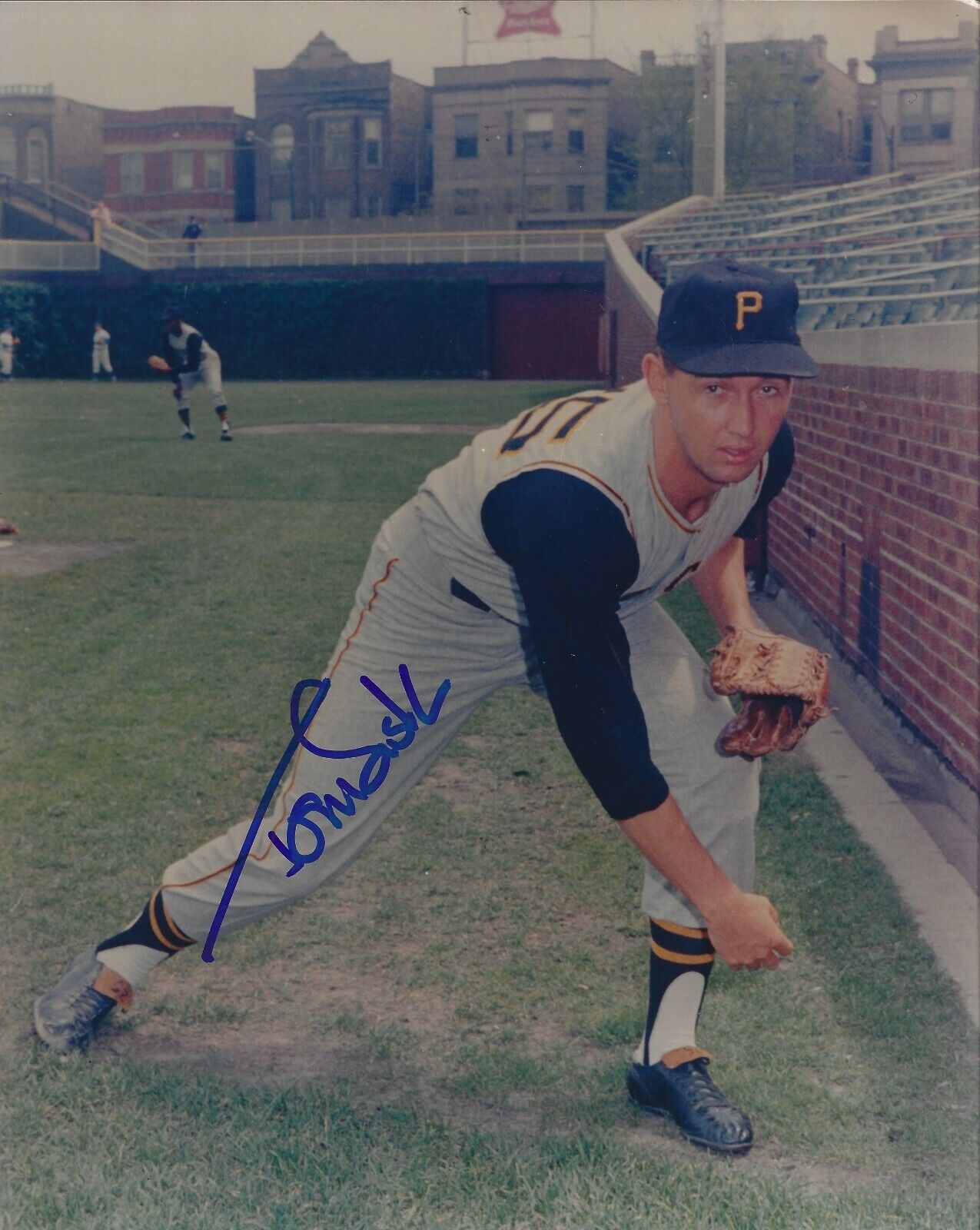 Signed 8x10 TOMMIE SISK Pittsburgh Pirates Autographed Photo Poster painting - COA