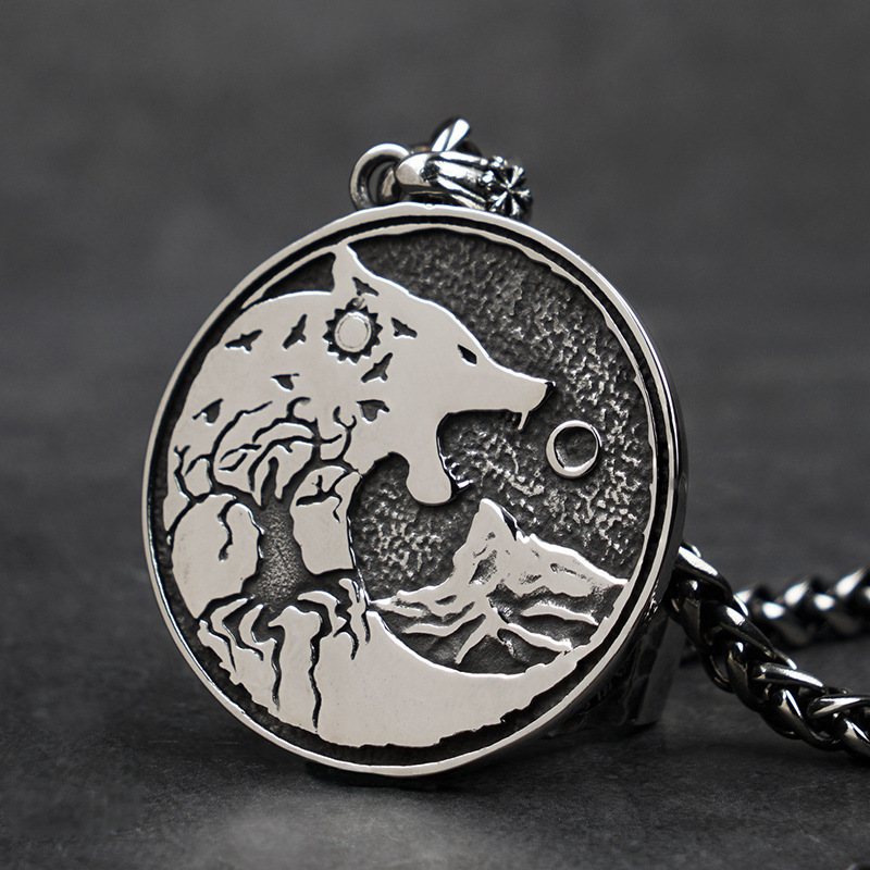 Viking Retro Heavy Distressed Wolf Head Pendant Necklace