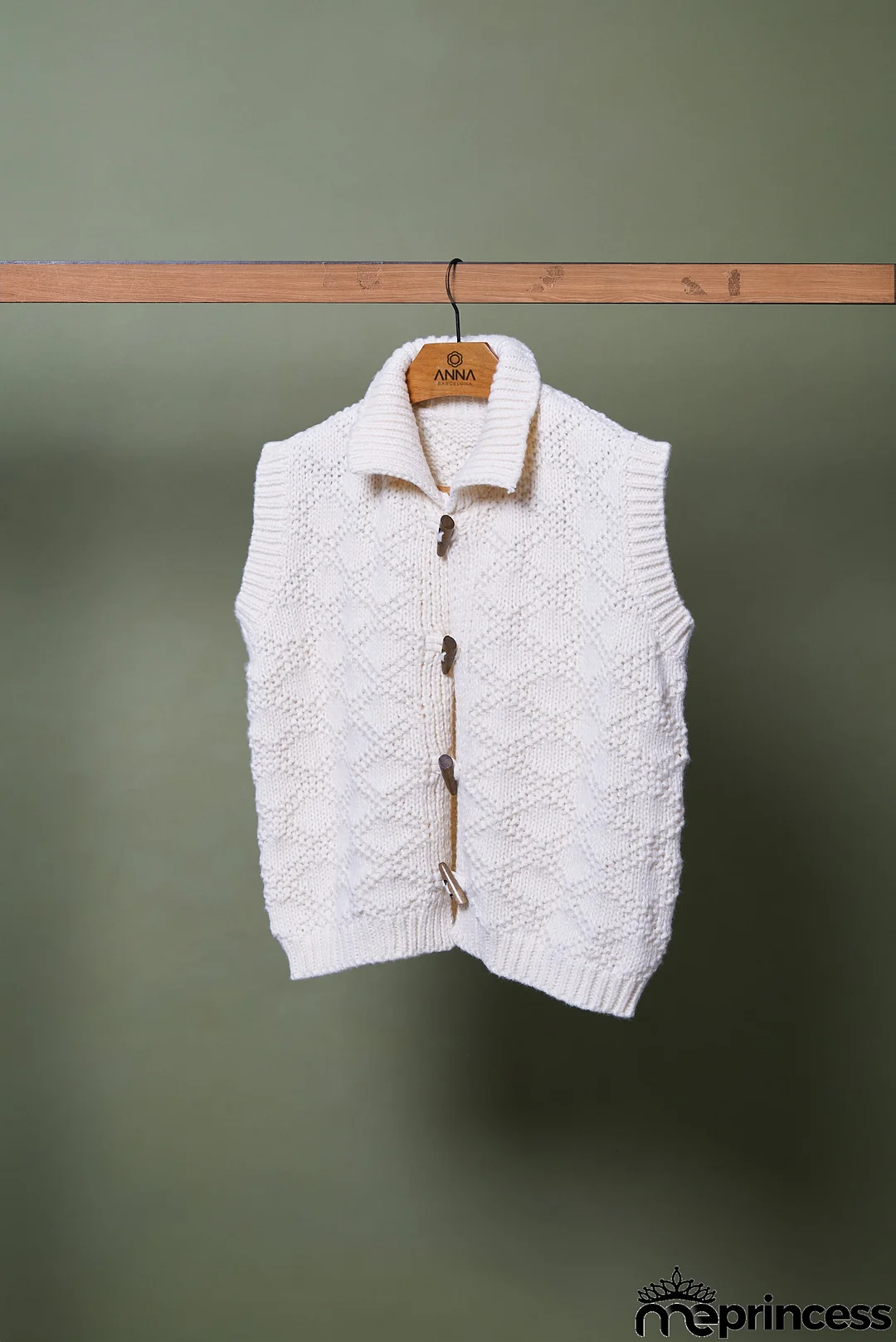 Fashionable and Minimalist general garment