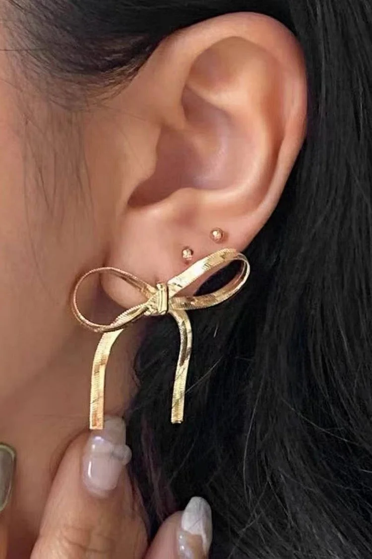 Cwaje1209_The Bow Is Stud 18K Gold Plated Earrings