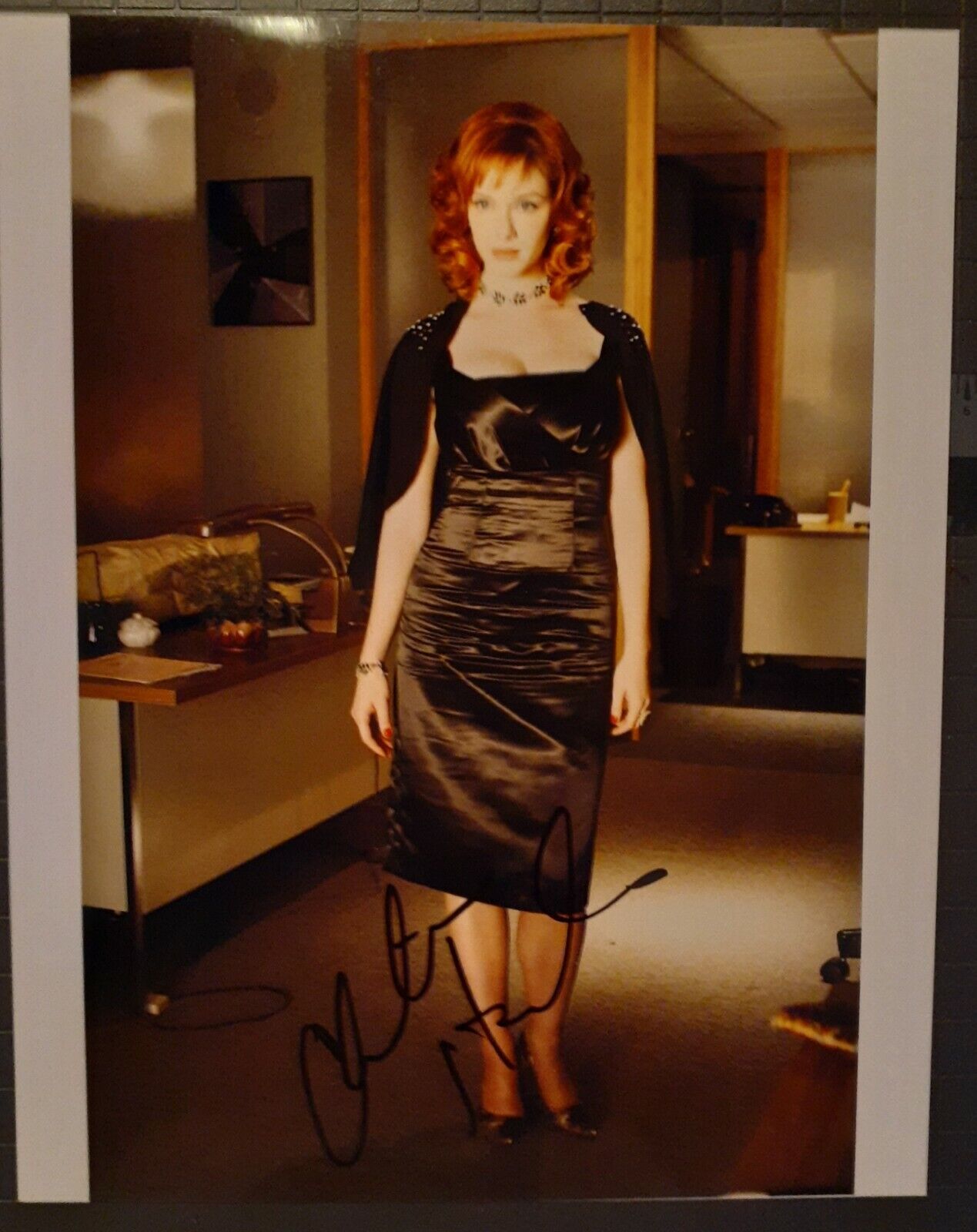 Christina Hendricks signed 8x10