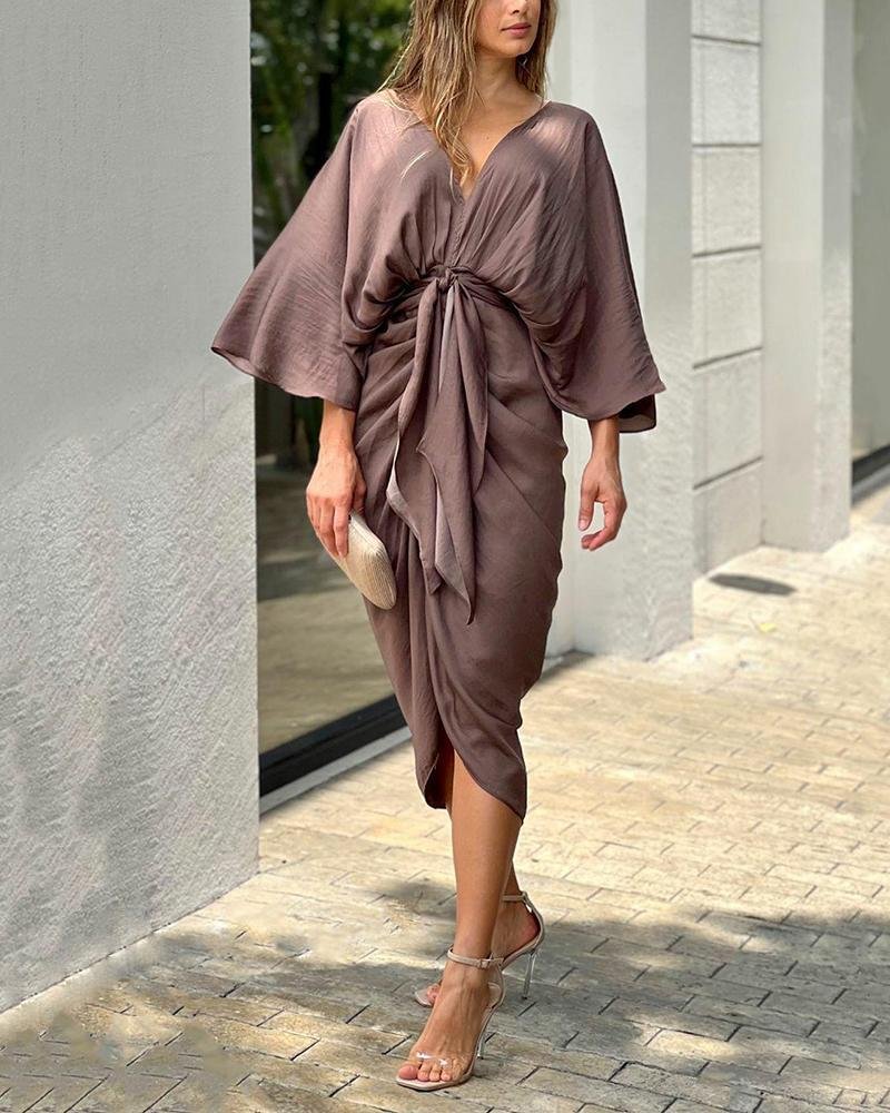 Casual solid color V-neck pleated dress