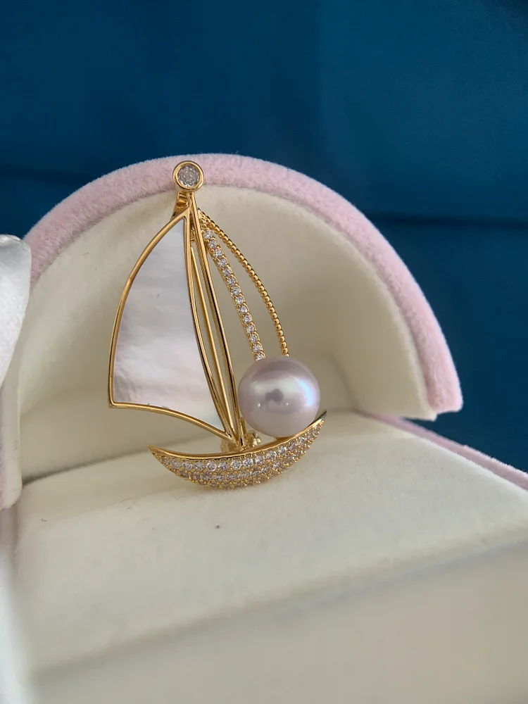 TINA PEARL Ship brooch with pearl s925
