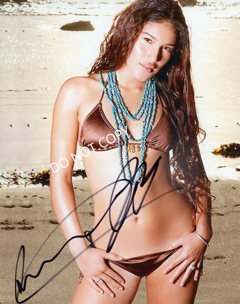 QORIANKA KILCHER 8 x10 20x25 cm Autographed Hand Signed Photo Poster painting