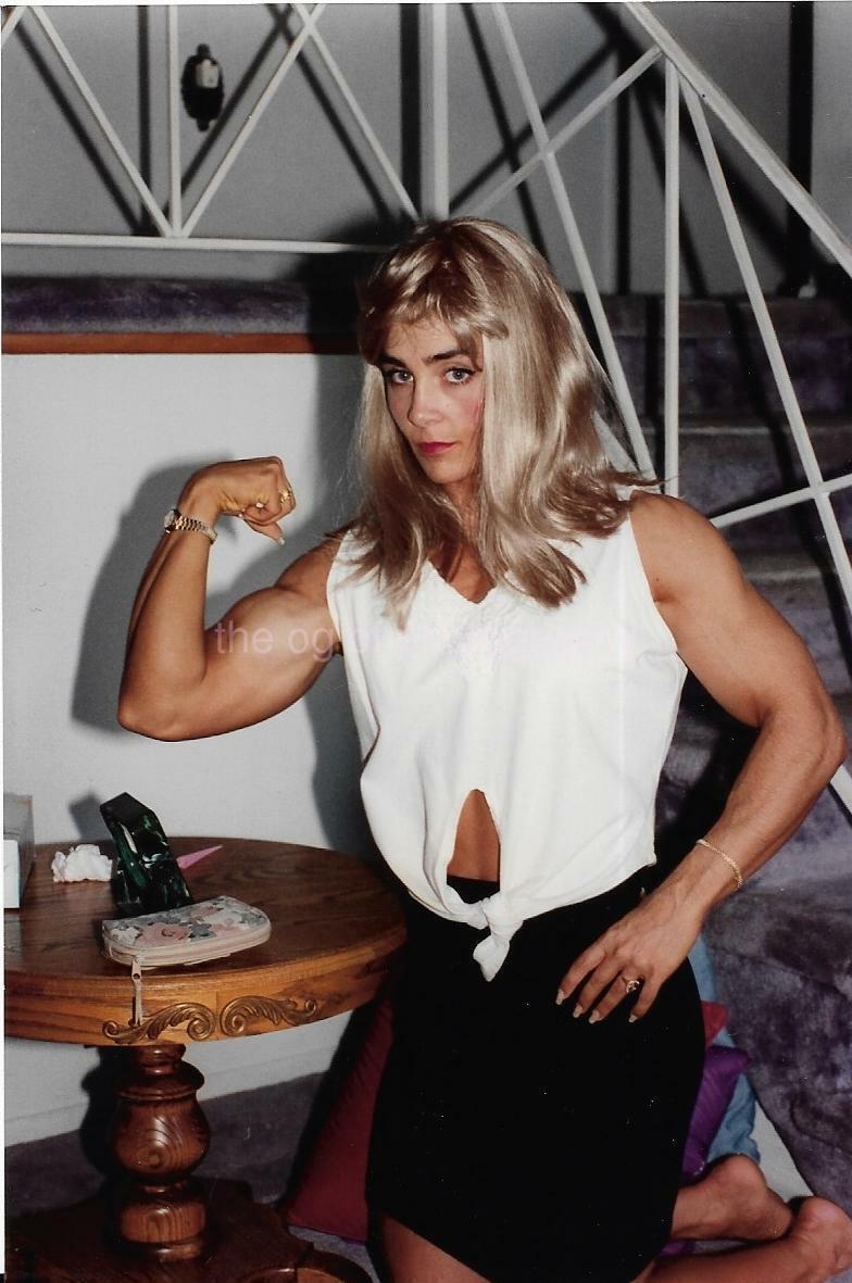 FEMALE BODYBUILDER 80's 90's FOUND Photo Poster painting Color MUSCLE WOMAN Original EN 16 24 N