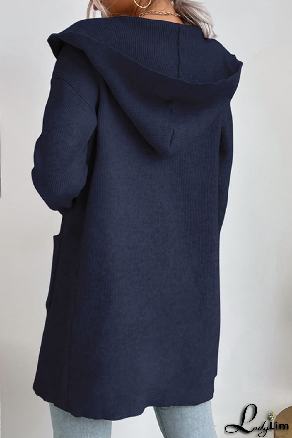 Effortless and Trendy Cardigan