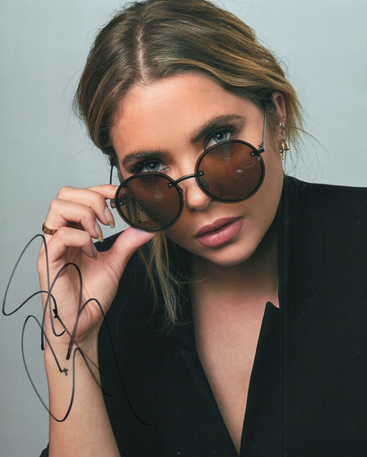 Autographed Ashley Benson signed 8 x 10 Photo Poster painting Cute