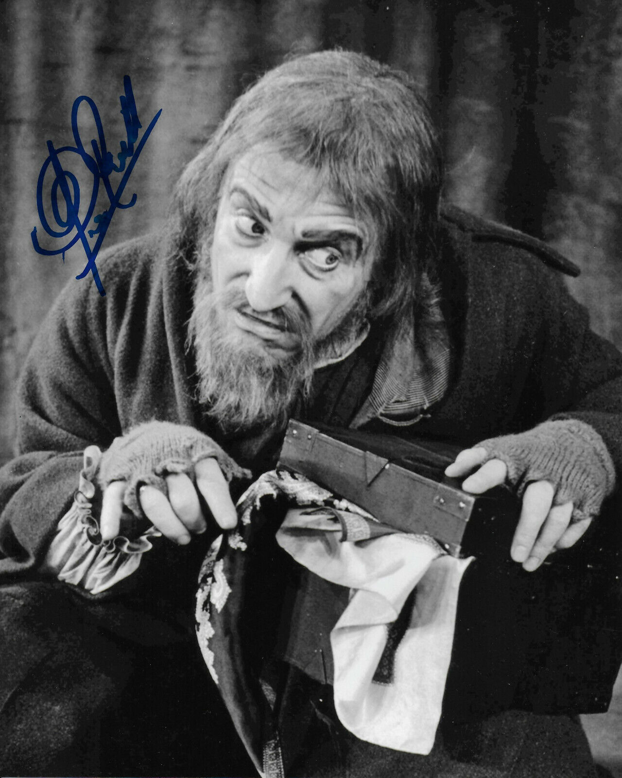 Clive Revill Oliver! Original Autographed 8X10 Photo Poster painting