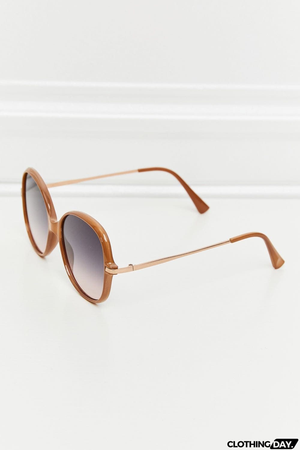 Metal-Plastic Hybrid Full Rim Sunglasses