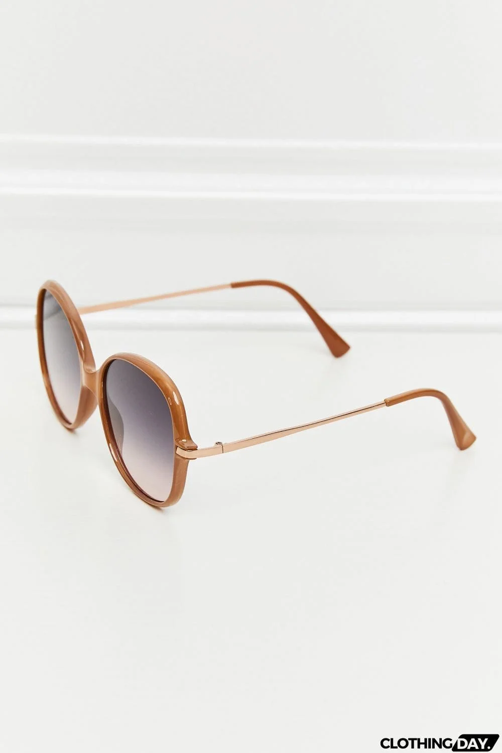 Metal-Plastic Hybrid Full Rim Sunglasses