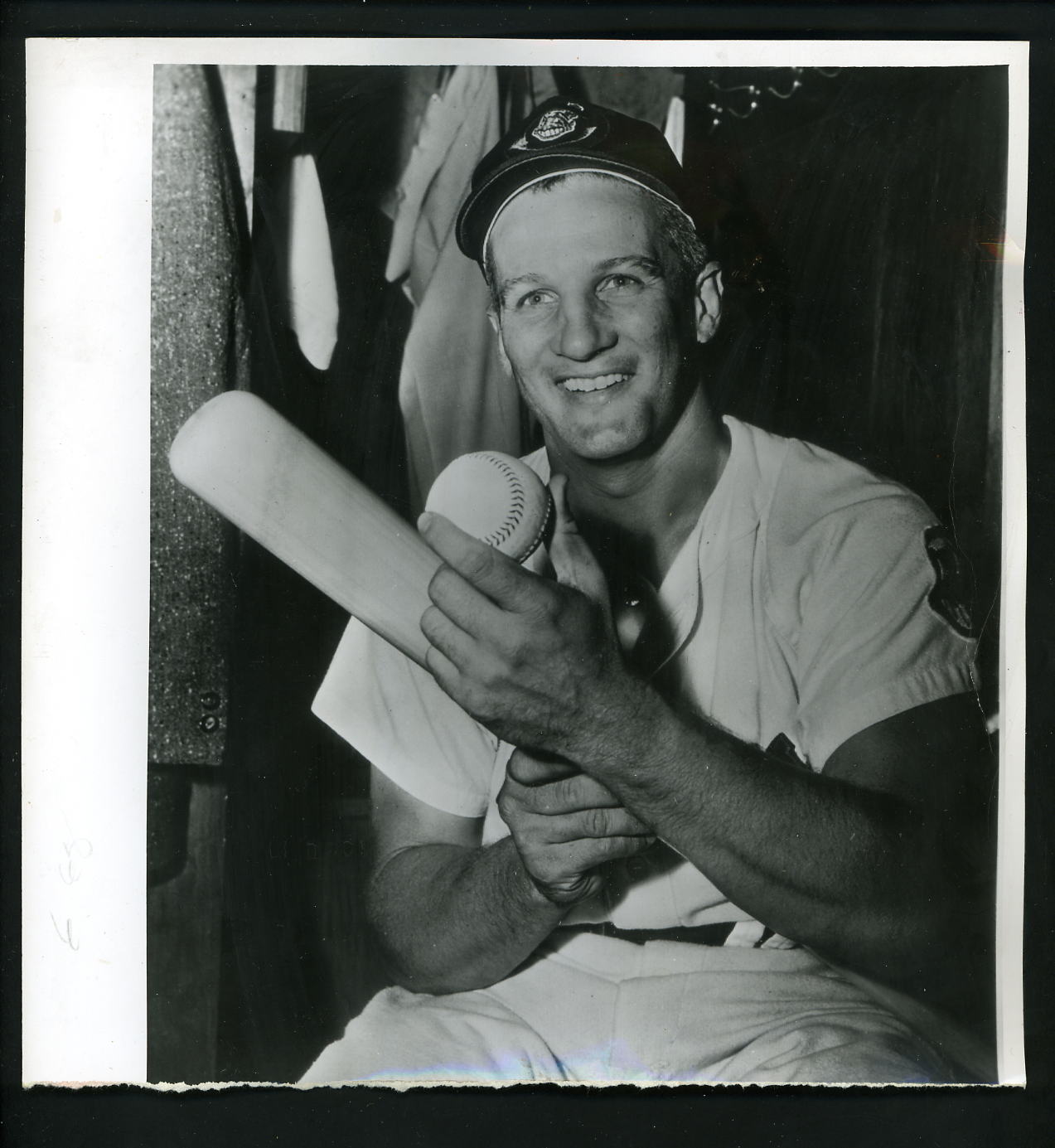 Al Rosen collects hit #1,000 1956 Press Wire Photo Poster painting Cleveland Indians