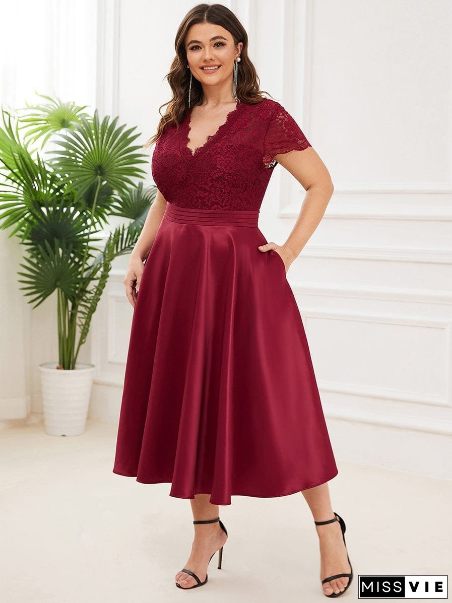 Elegant Plus Size Lace A-line Cocktail Dress with Pockets