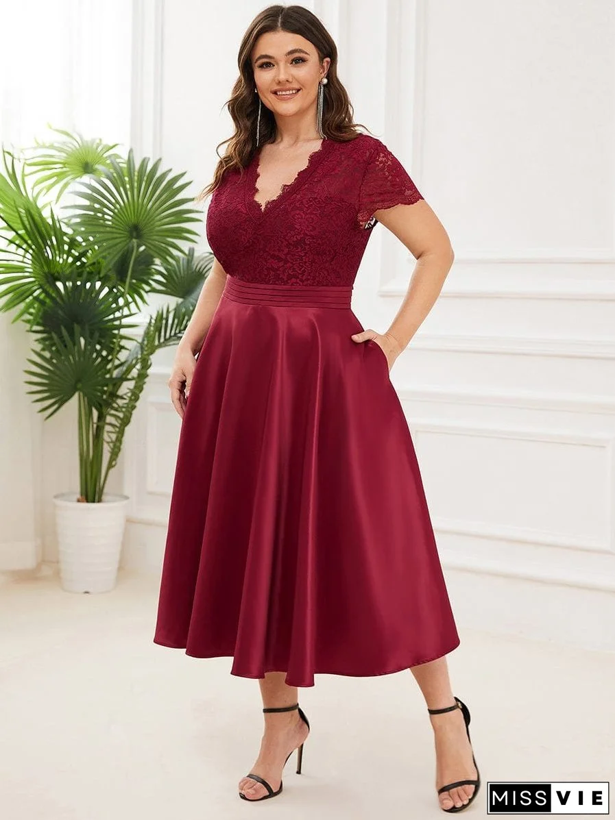 Elegant Plus Size Lace A-line Cocktail Dress with Pockets