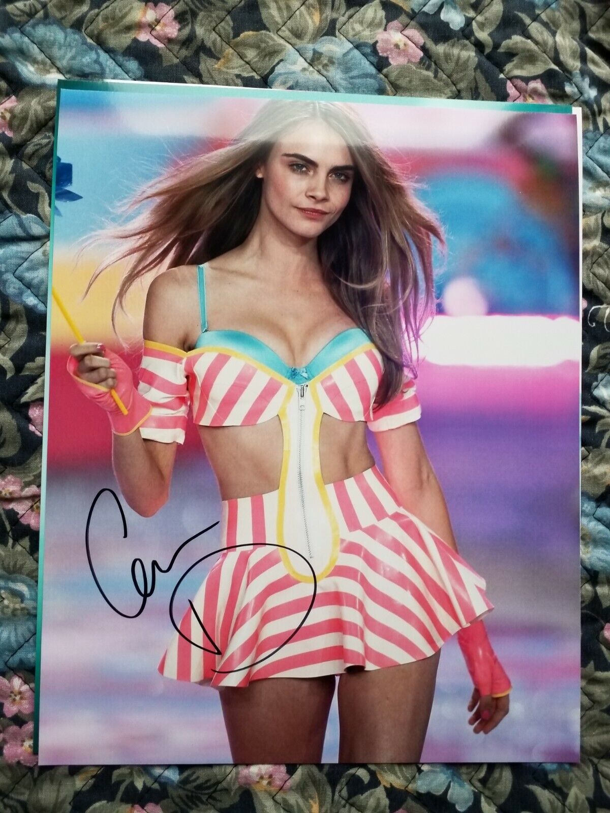 Cara Delevingne Suicide Squad Autographed Signed 8 x 10 Photo Poster painting Beautiful Model