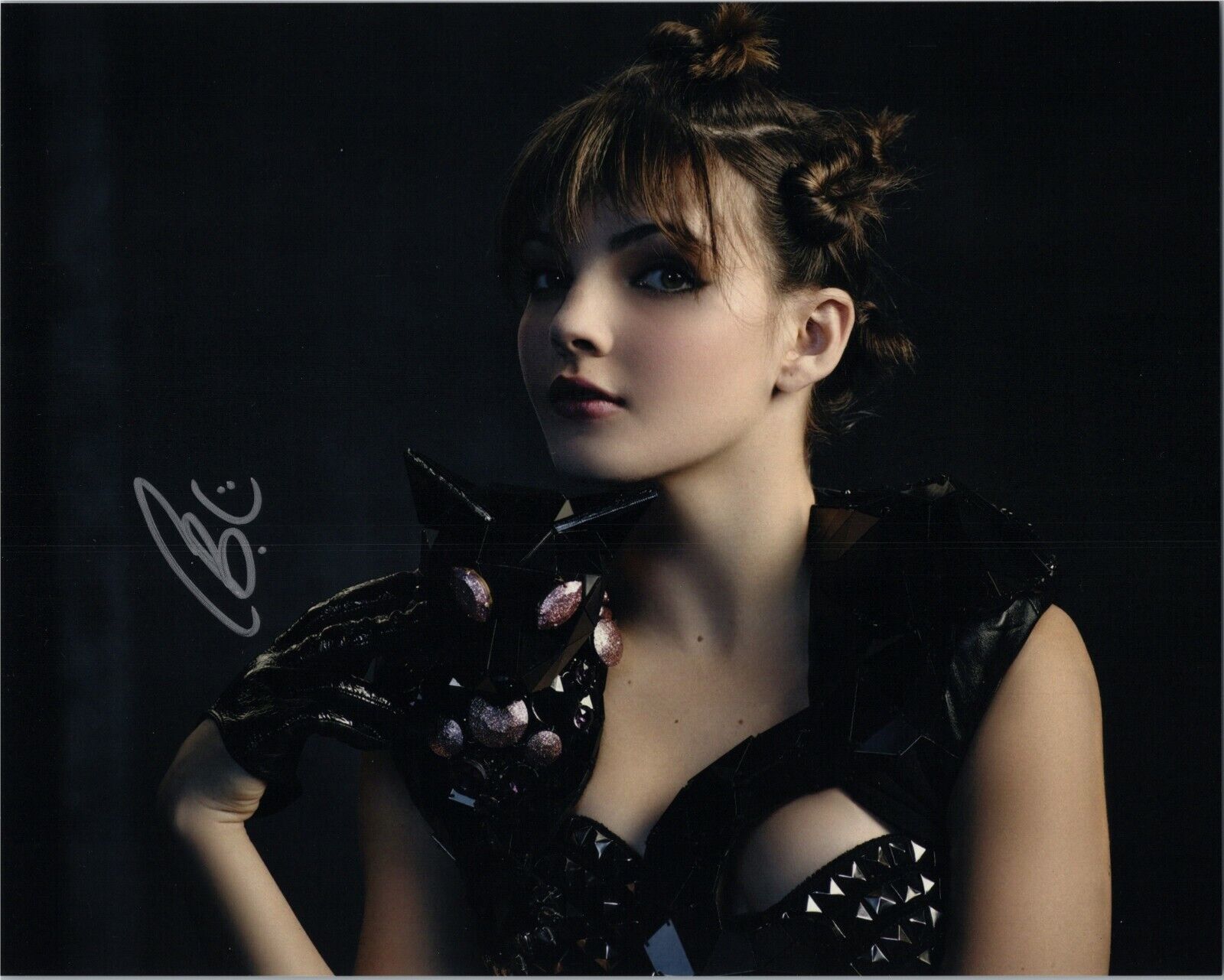 ~~ CAMREN BICONDOVA Authentic Hand-Signed GOTHAM - Selina Kyle