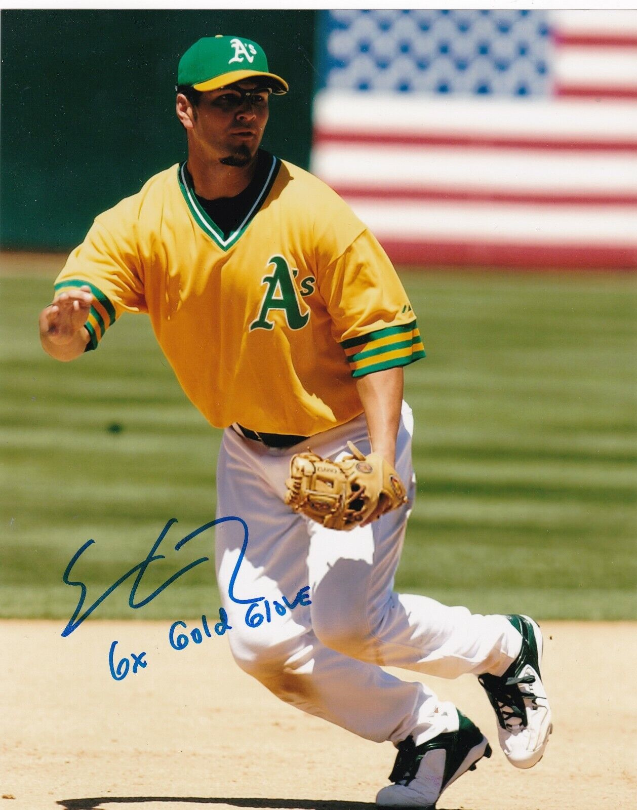 ERIC CHAVEZ OAKLAND A'S 6 X GOLD GLOVE ACTION SIGNED 8x10