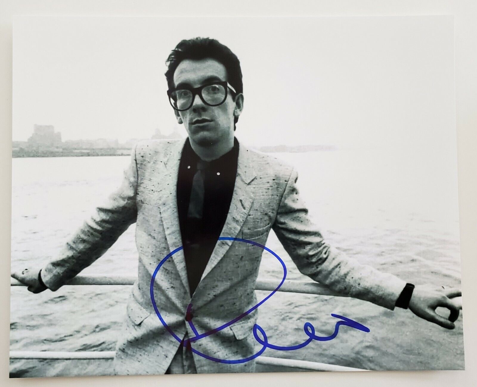 Elvis Costello Signed 8x10 Photo Poster painting Rock & Roll Singer Songwriter LEGEND RAD