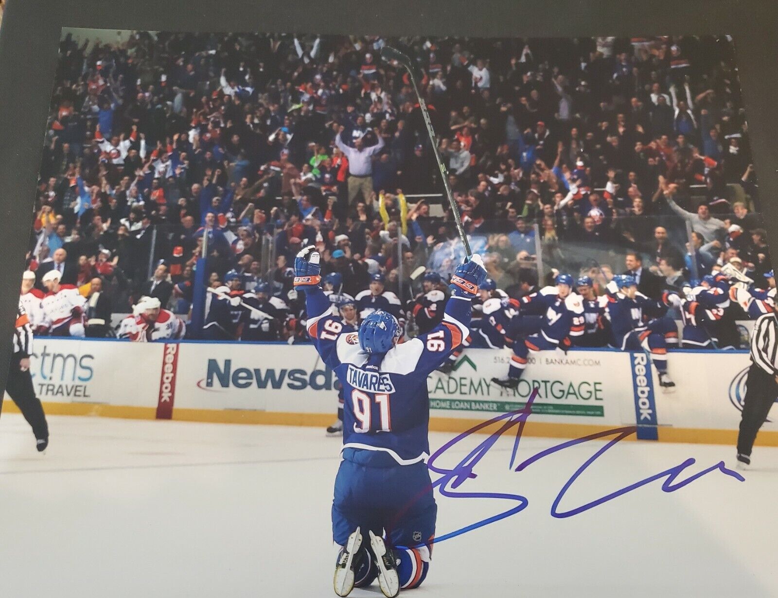 Signed 11X14 JOHN TAVARES New York Islanders Autographed Photo Poster painting - COA