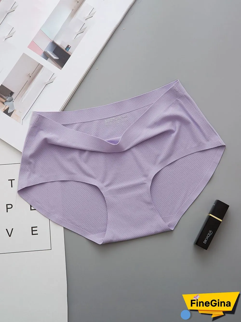 Women's Breathable Ice Silk Seamless Briefs One Piece Cotton Bottom Crotch Mid Waist Panties Plus Size