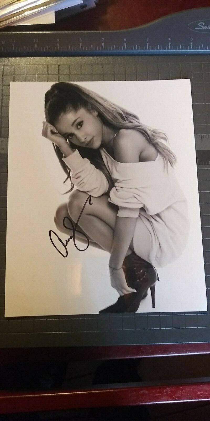 Ariana Grande signed 8x10