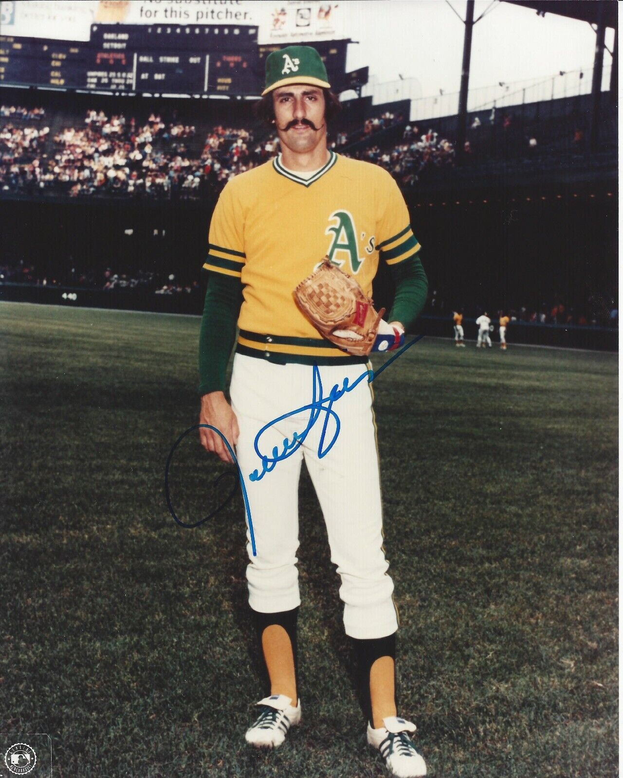 Rollie Fingers Autographed 8x10 Oakland Athletics HOFA809