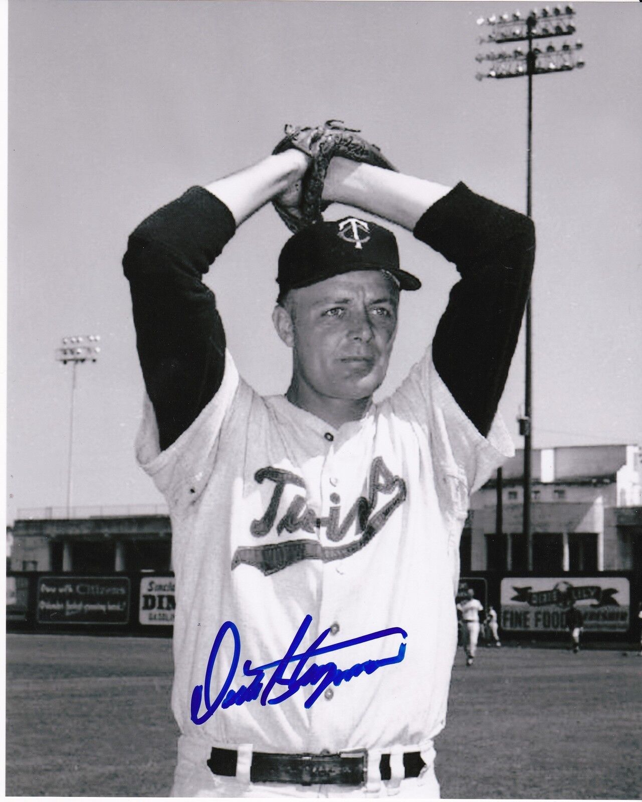 DICK STIGMAN MINNESOTA TWINS ACTION SIGNED 8x10