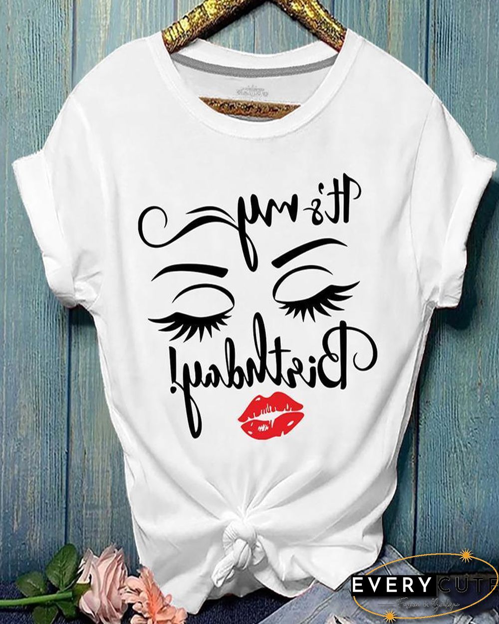 Letter / Lip / Eyelash Print Casual T-shirt P13187