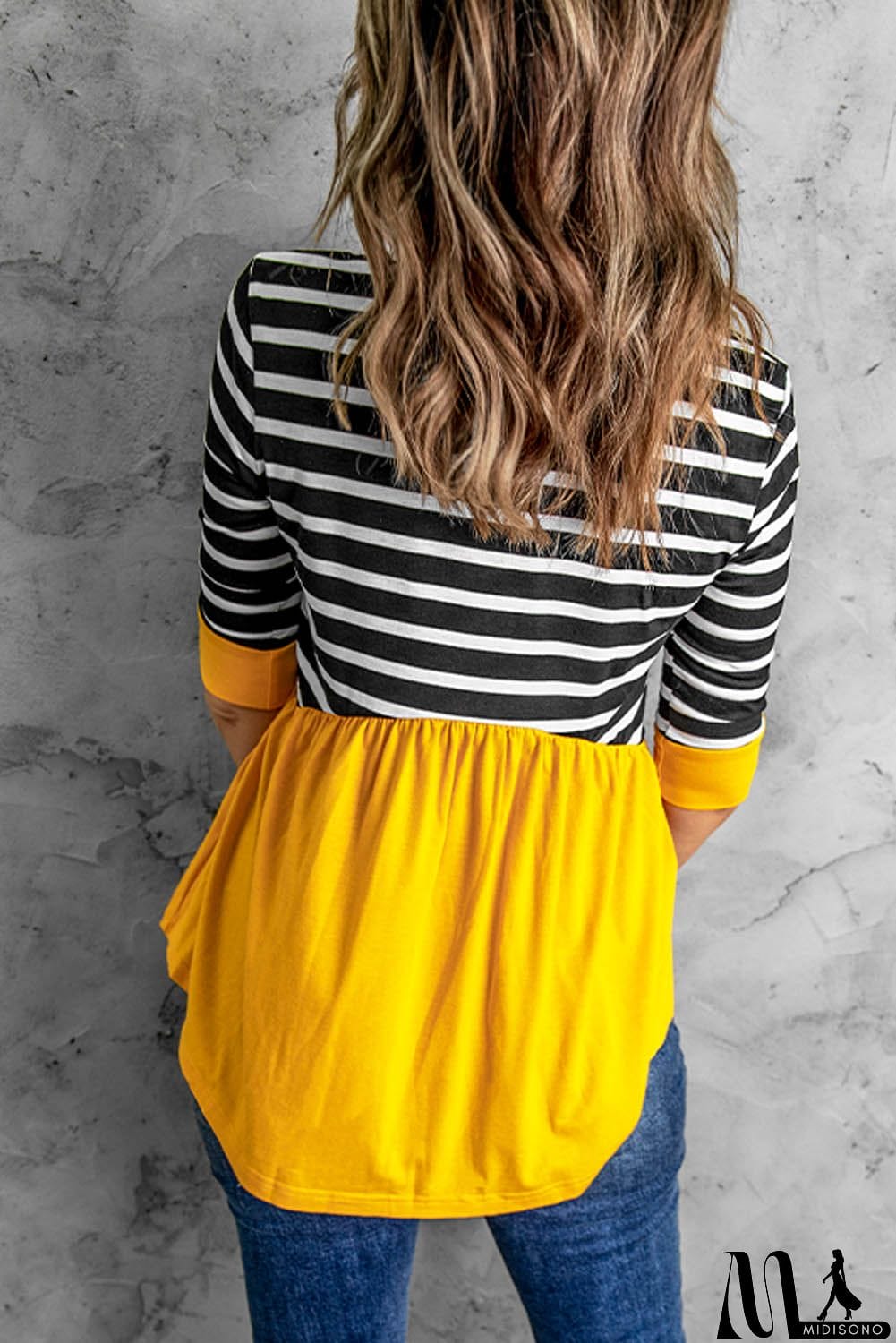 MidiSono - Striped Ruffled O-Neck Blouse