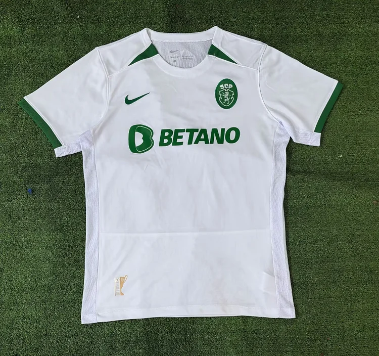 2024/25 Sporting Lisbon away jersey.