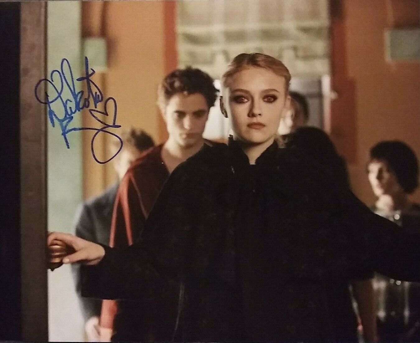 Dakota Fanning signed 8x10