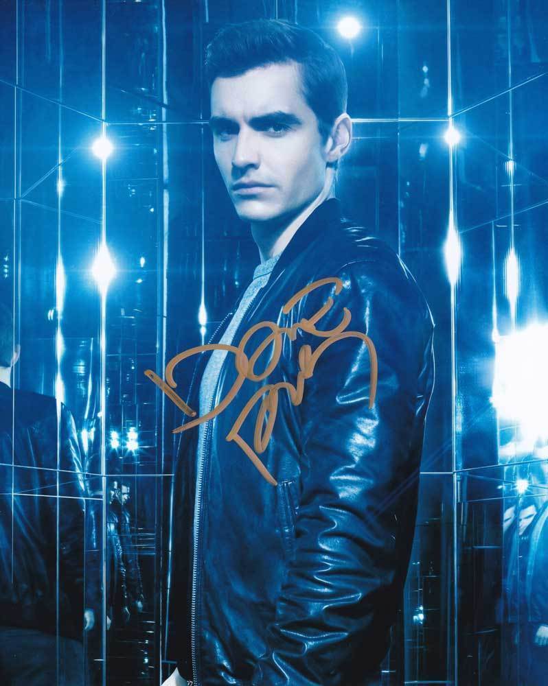 Dave Franco In-Person AUTHENTIC Autographed Photo Poster painting SHA #93576