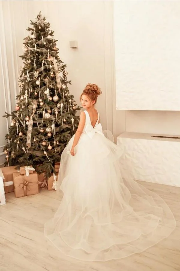 Hellodresses Simple Jewel A-line Sleeveless Flower Girl Dresses Tulle with Appliques