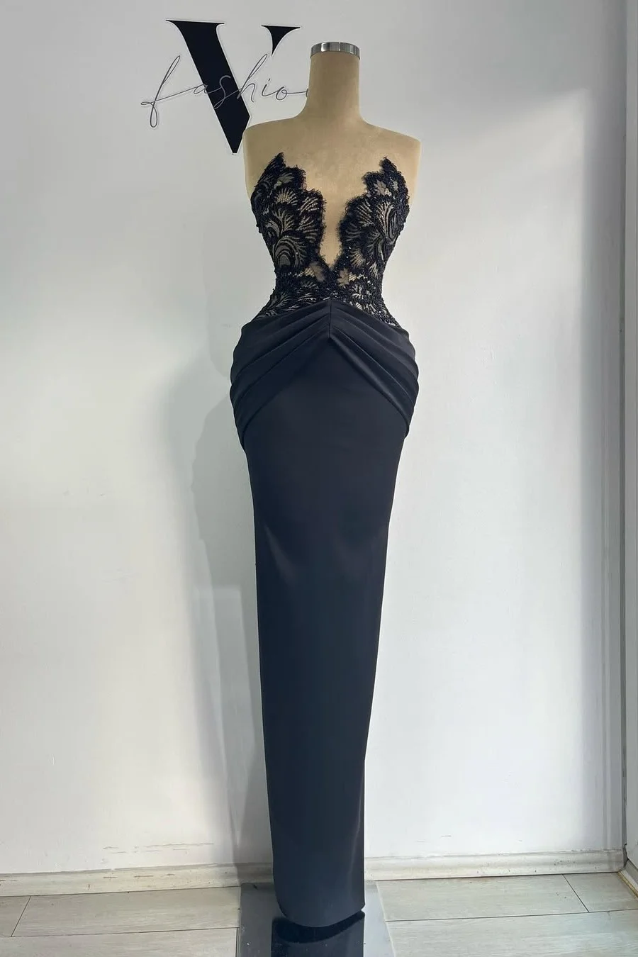 Daisda Black Sleeveless Strapsless Deep V-Neck Mermaid Beads Prom Dress
