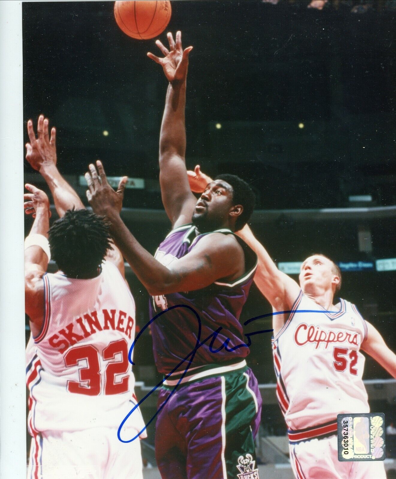 ROBERT TRACTOR TRAYLOR MILWAUKEE BUCKS DECEASED 8X10 Signed Autographed